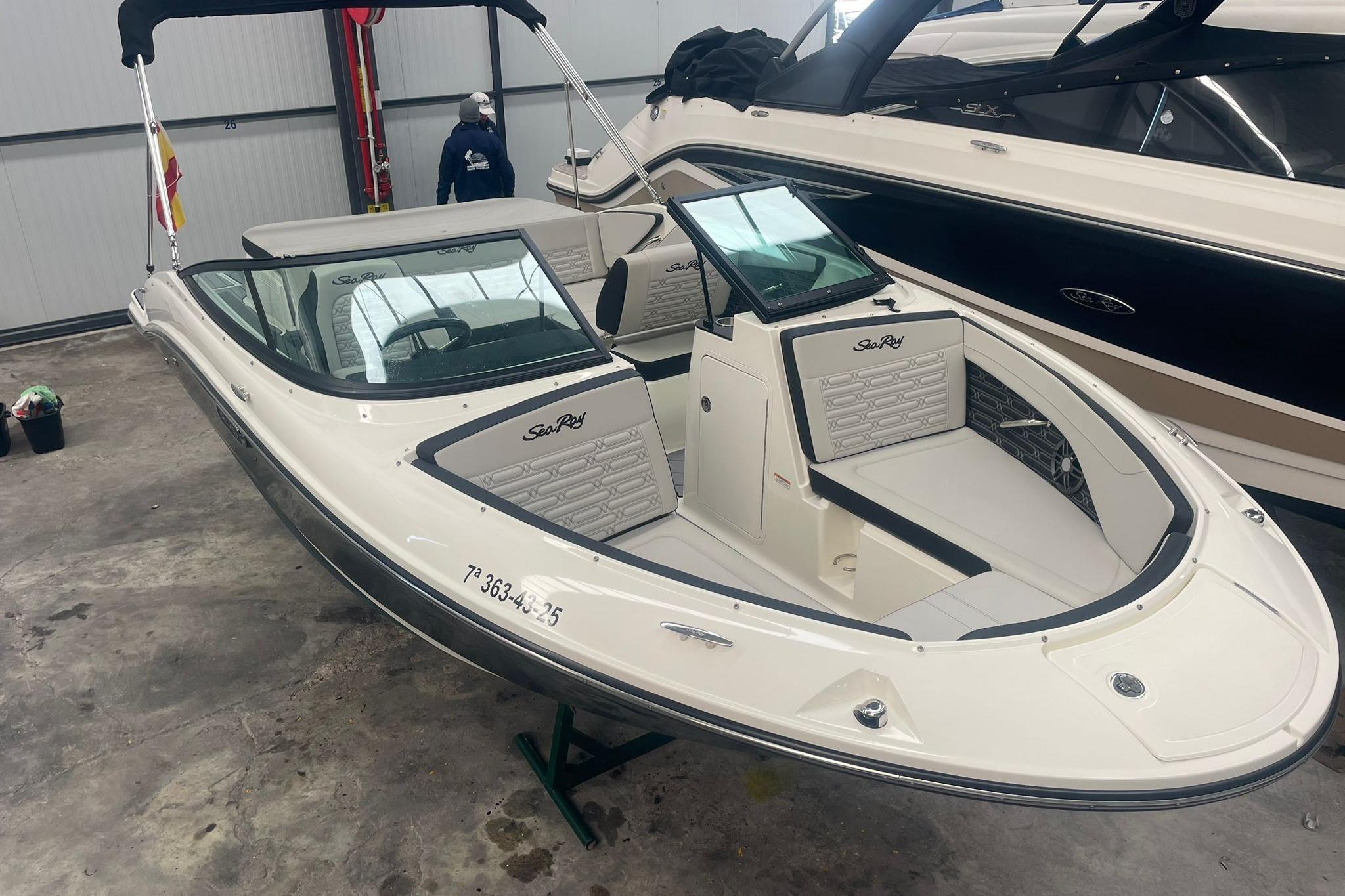 2025 Sea Ray SPX 190