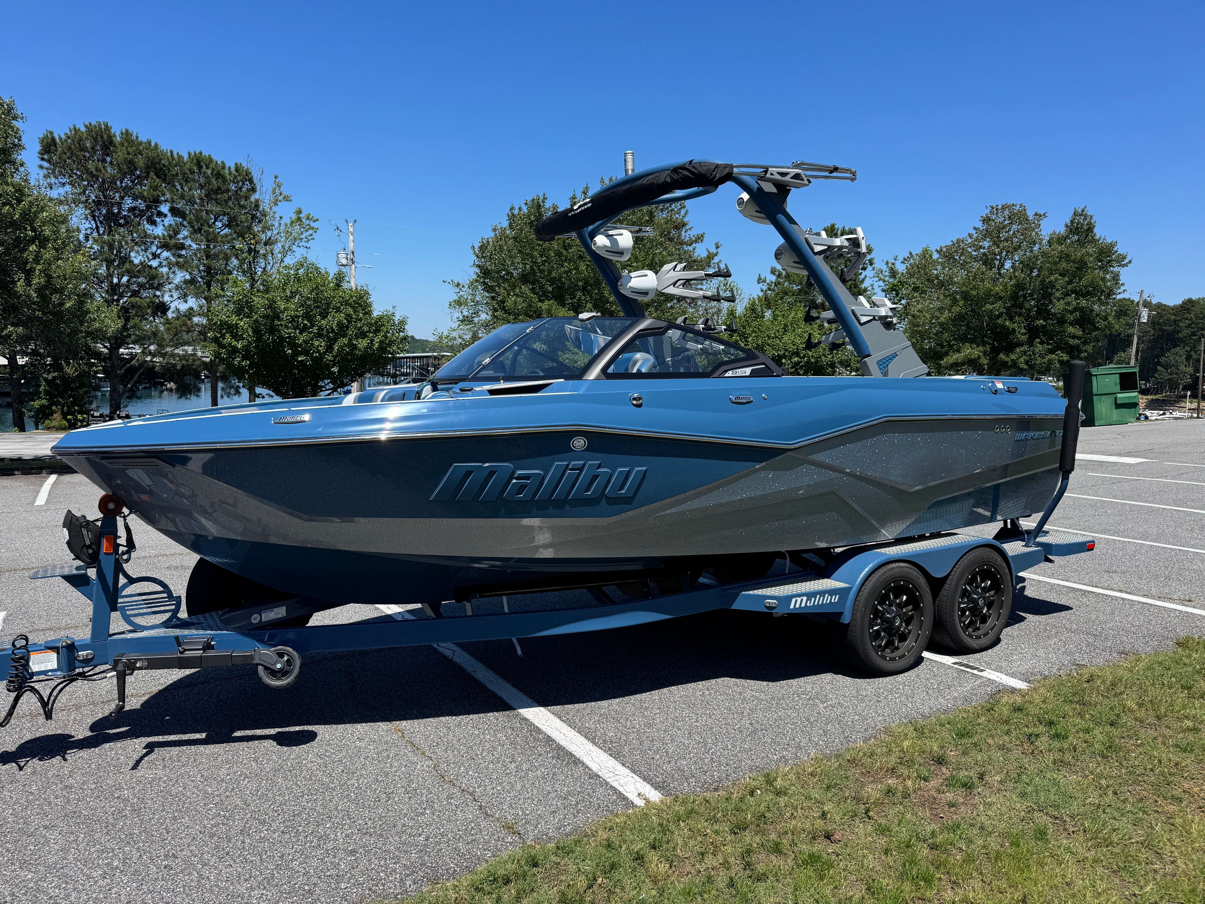 2025 MALIBU 22 LSV - Image 1