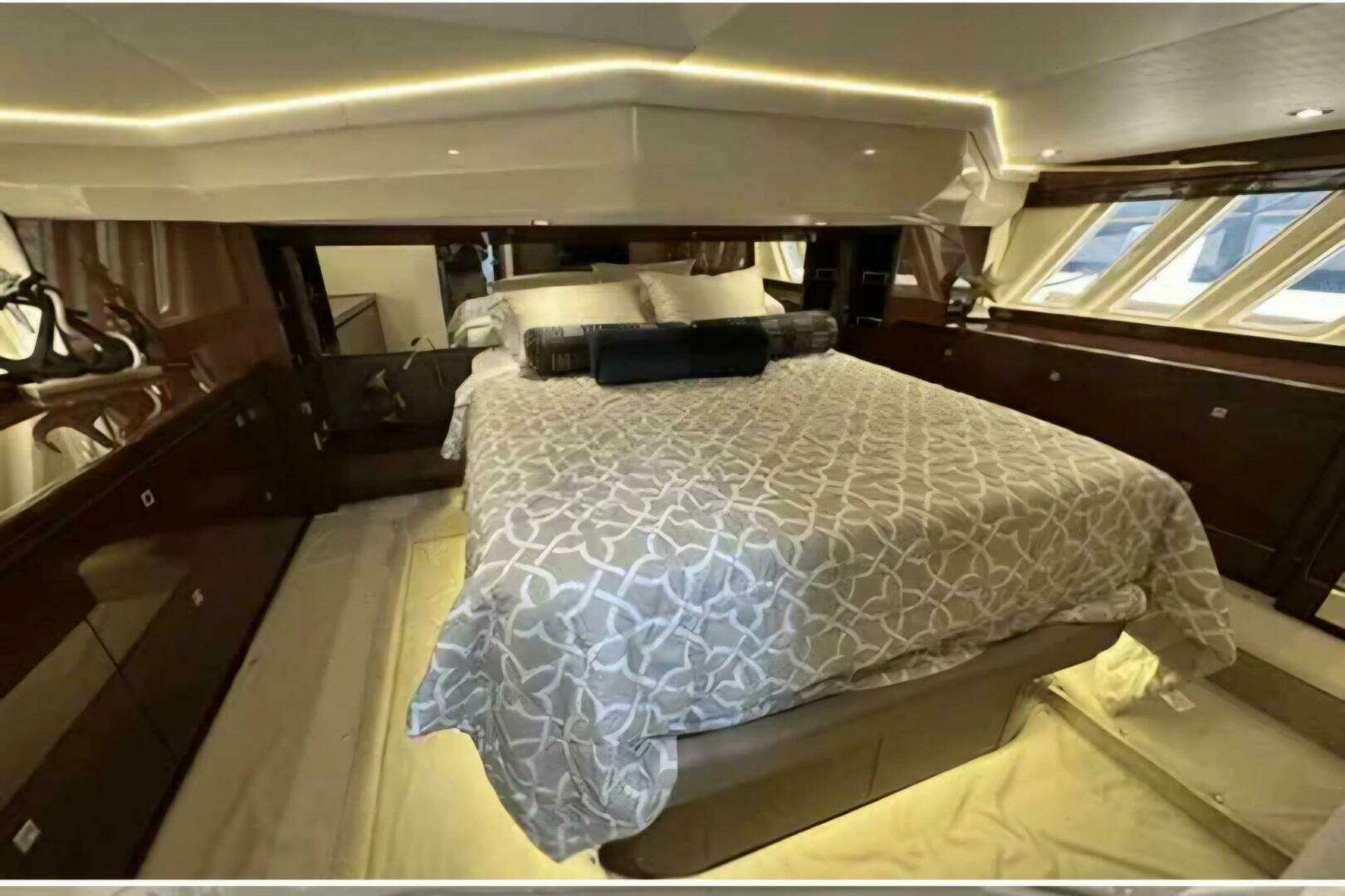 2017 Sea Ray 51 Fly - Image 11