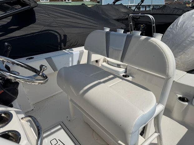 2025 Robalo Center Console R180 - 5