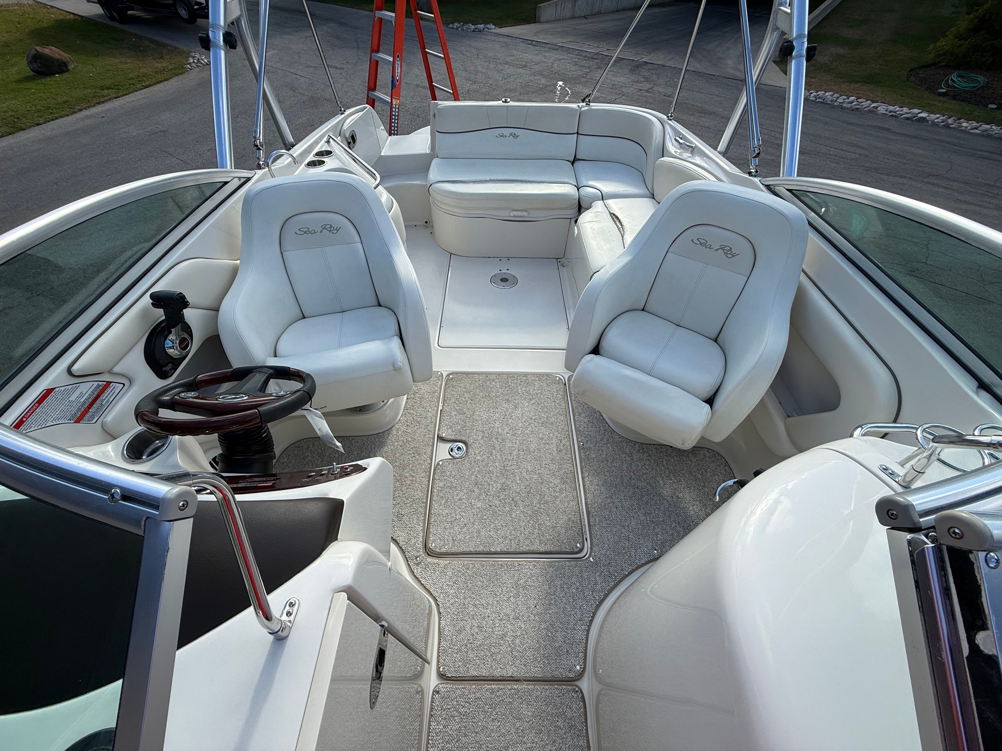 2008 Sea Ray 240 Sundeck - 15