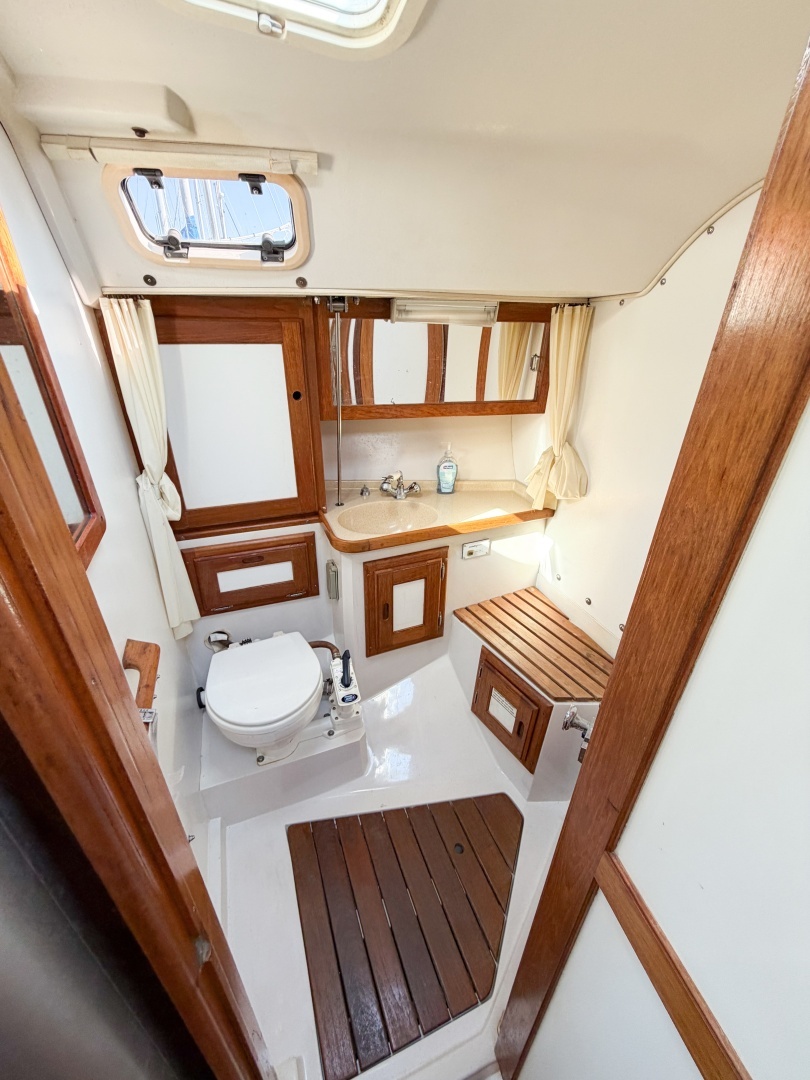 1996 Catalina 36 Mk II - Image 37