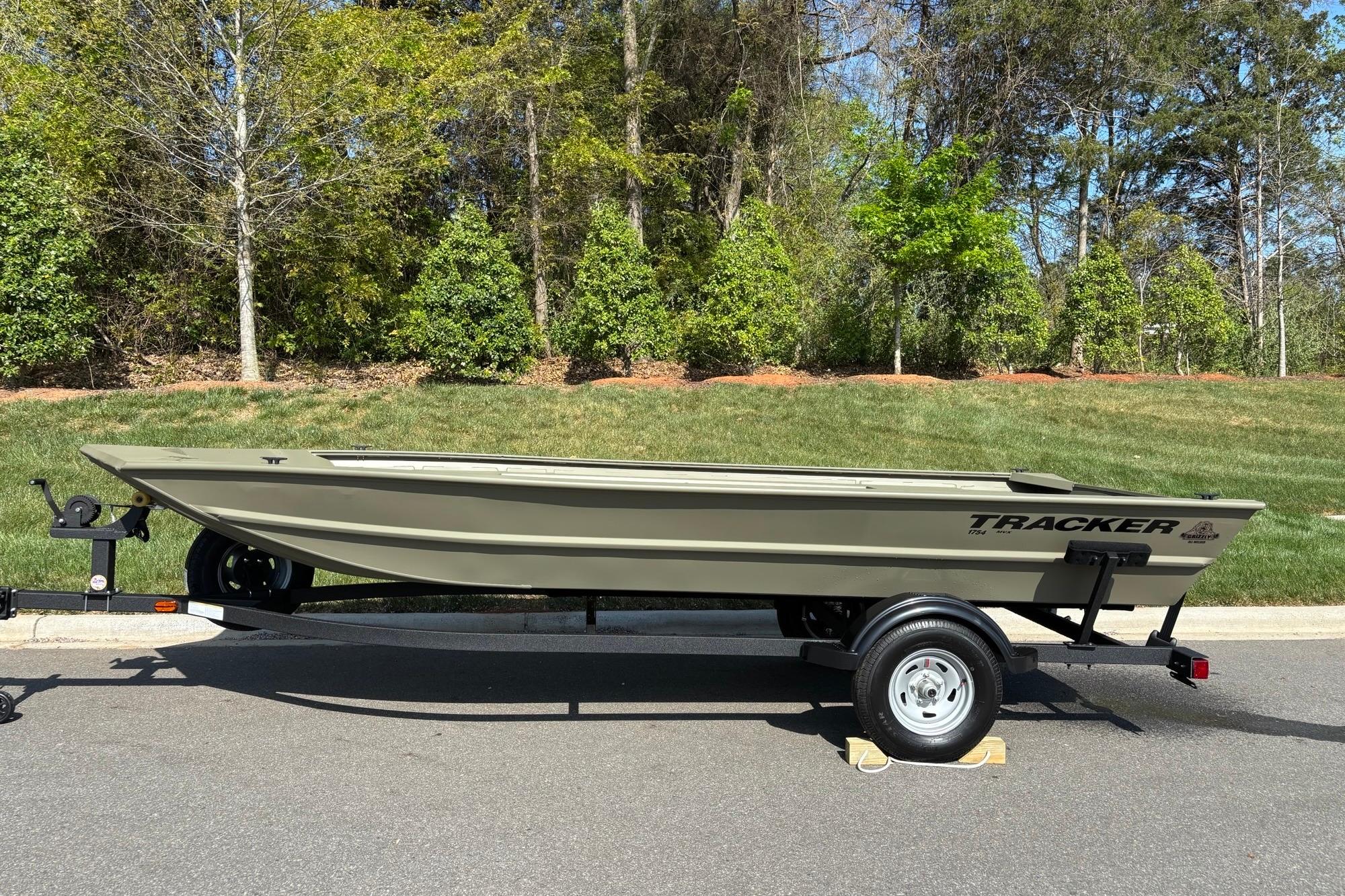2026 Tracker Grizzly 1754 Utility