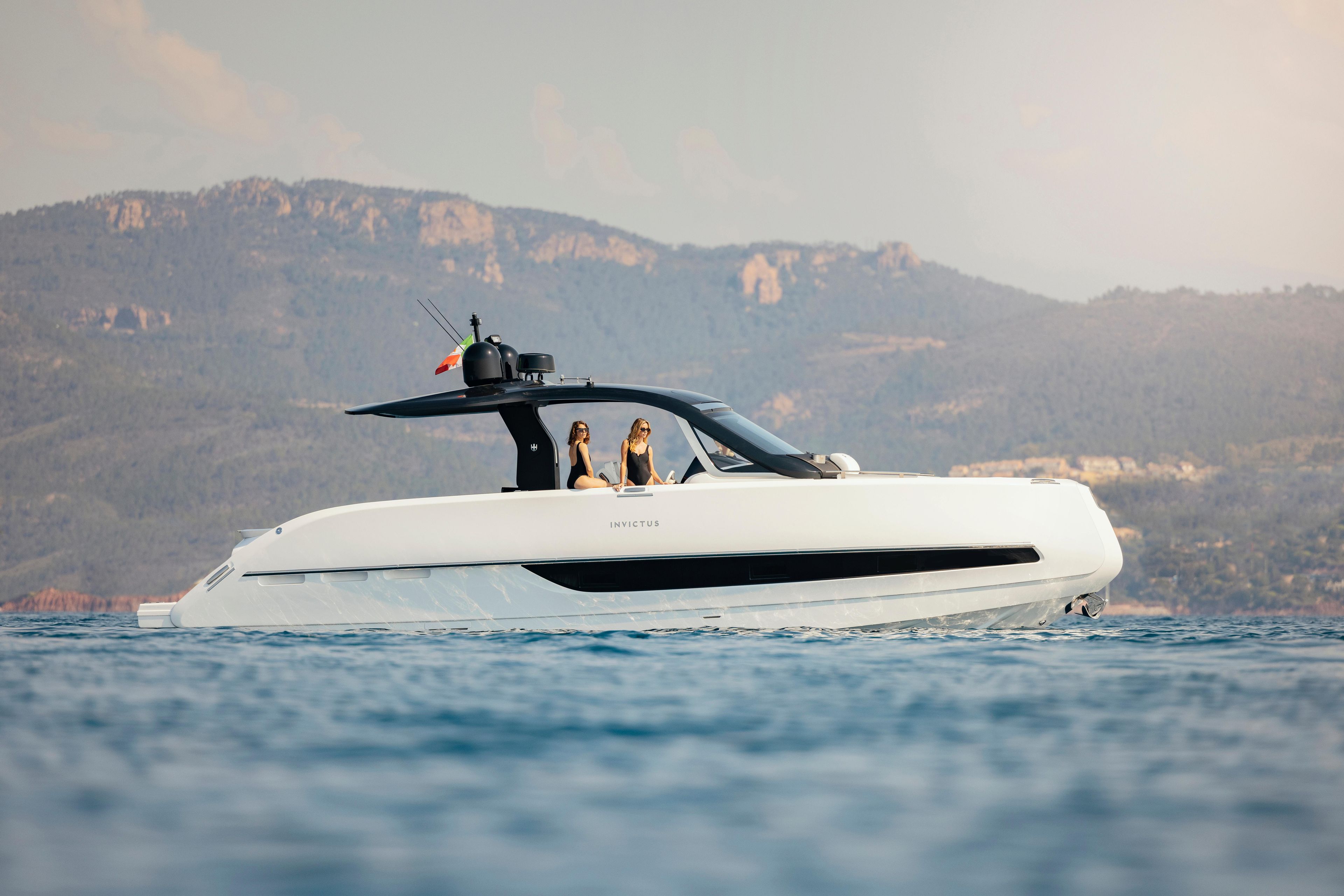 2025 Invictus TT420
