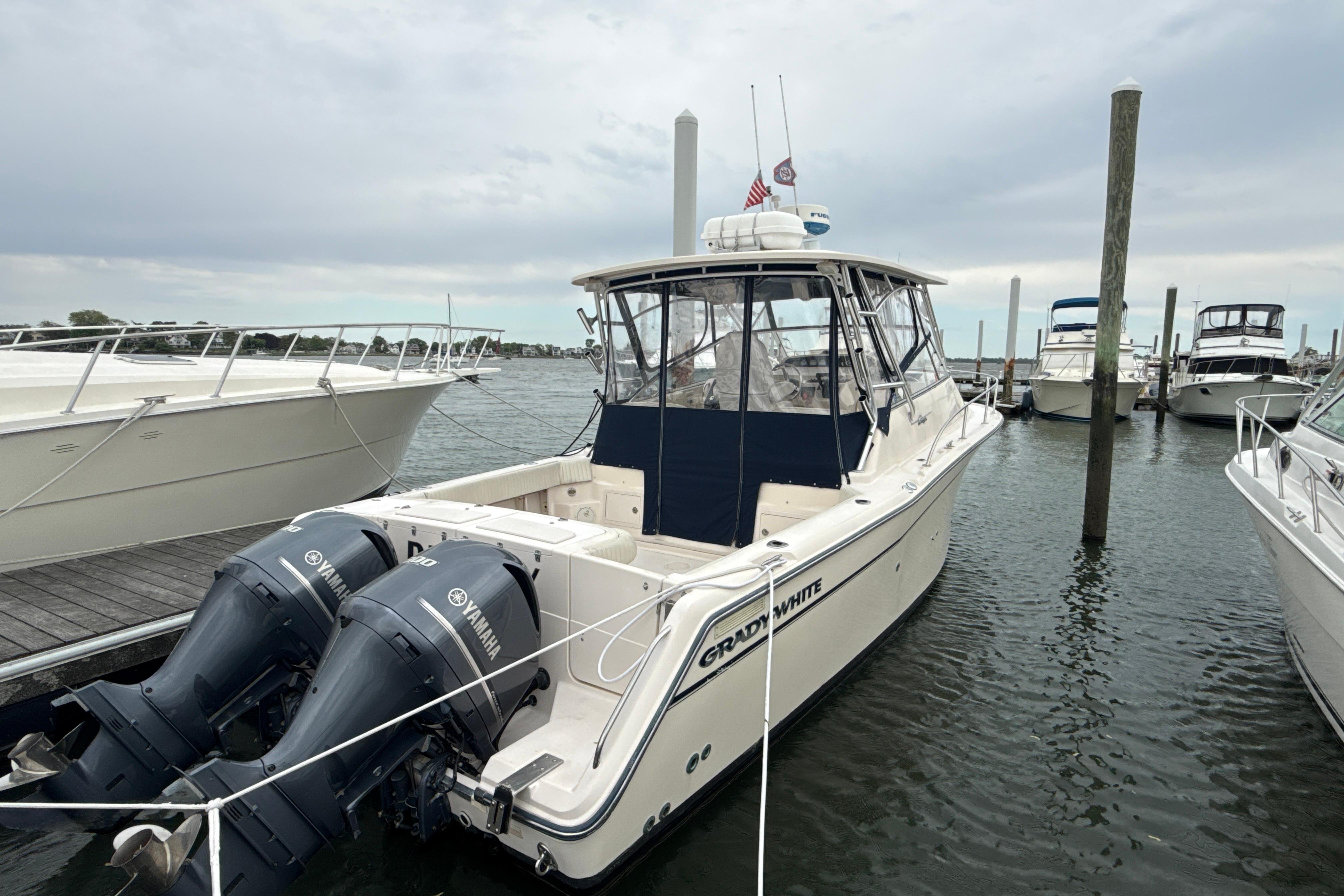 2005 Grady-White Express 330