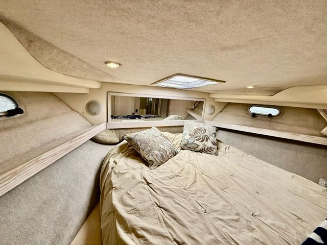 1996 Bayliner 3988 Motoryacht - 19