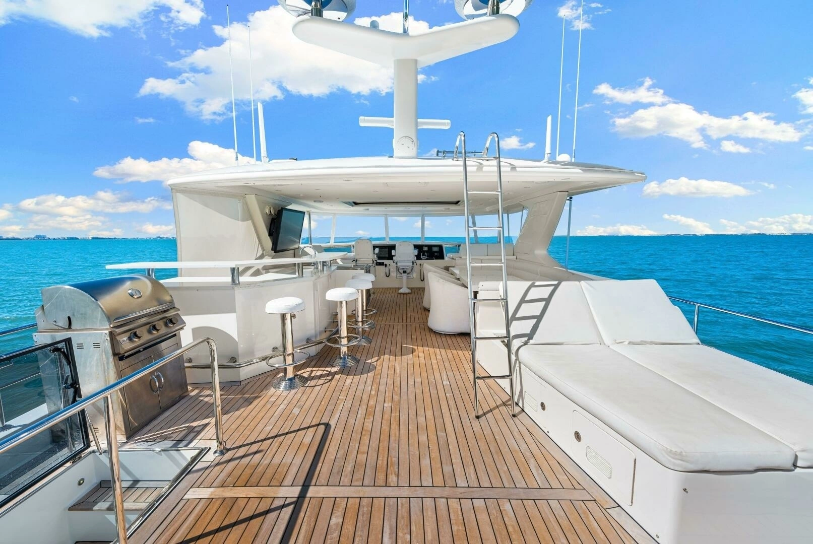2010 Ocean Alexander 83 Motor Yacht - Image 5