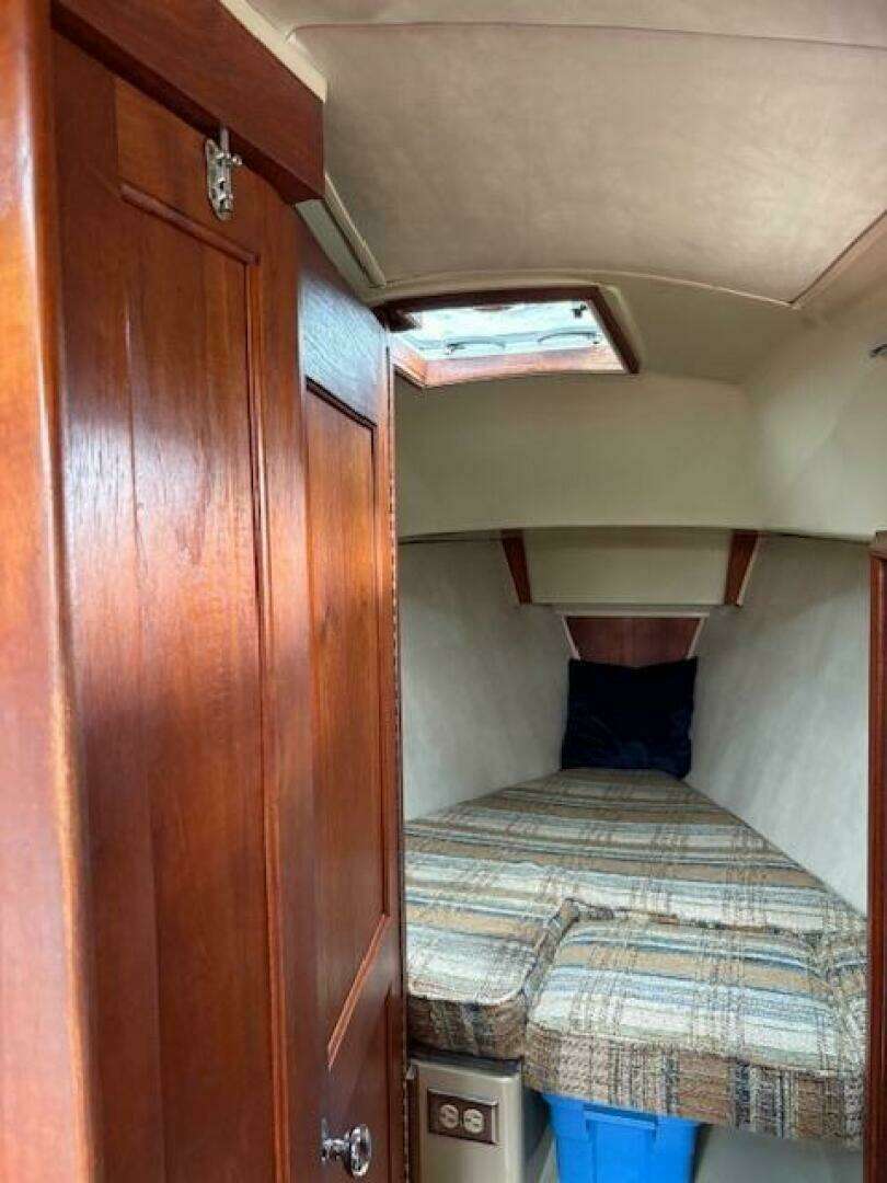 1980 Ericson 30 + - Image 23
