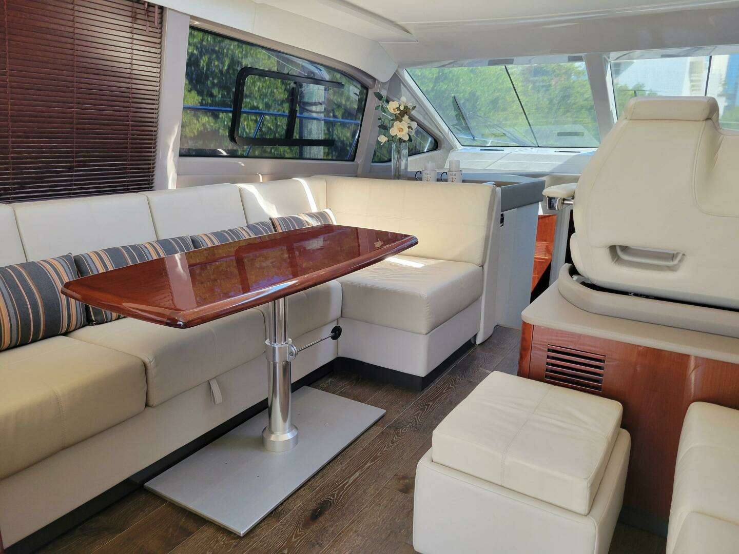 2017 Sea Ray Sundancer 460 - Image 6
