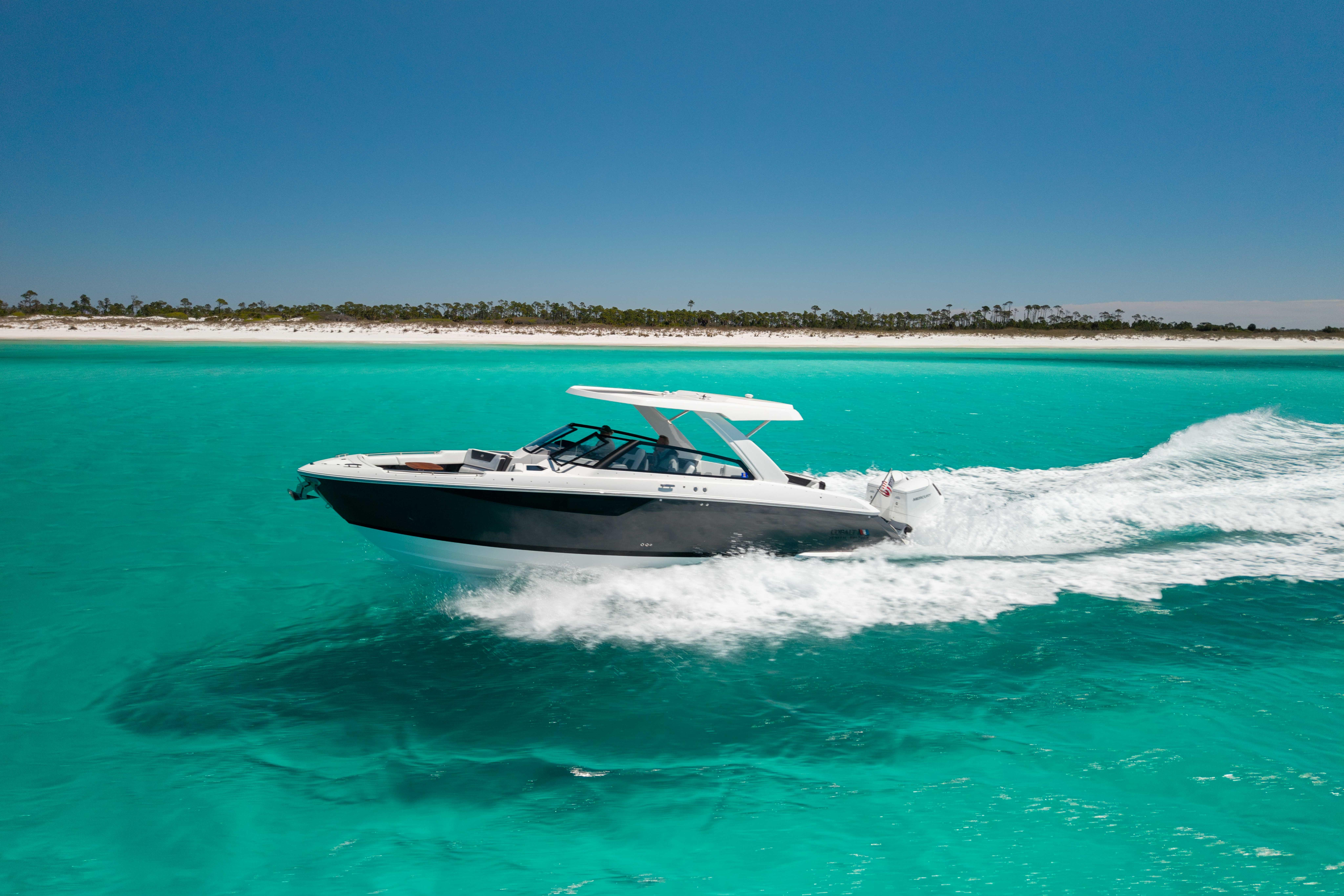 2024 Cobalt R35 Outboard