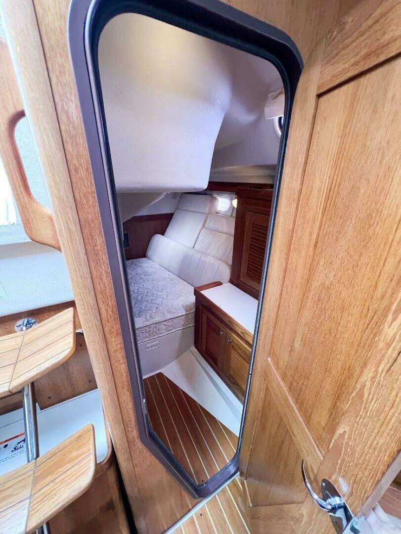 2007 Catalina 350 MK II - Image 31