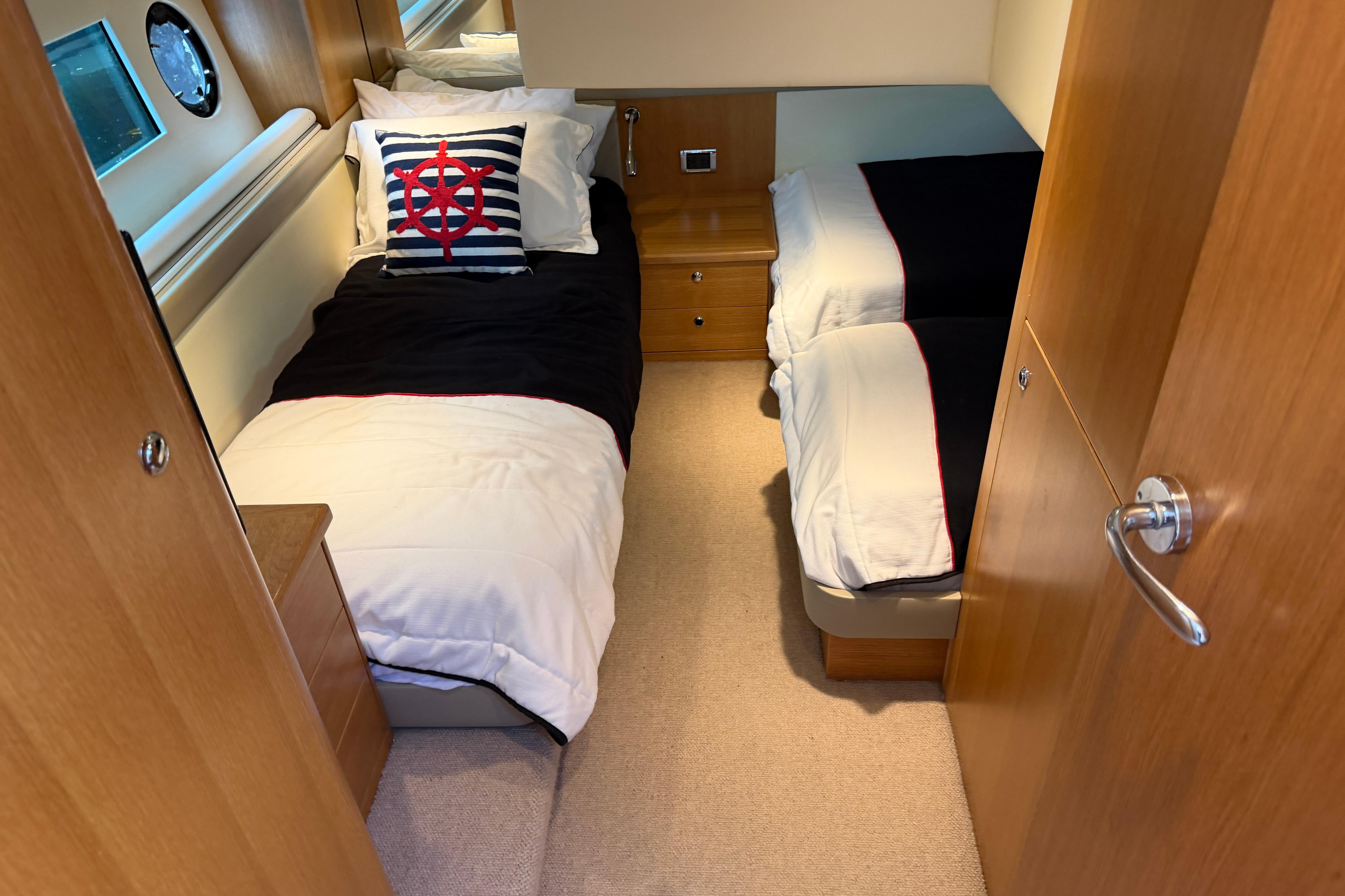 Guest cabin with 3 berths
