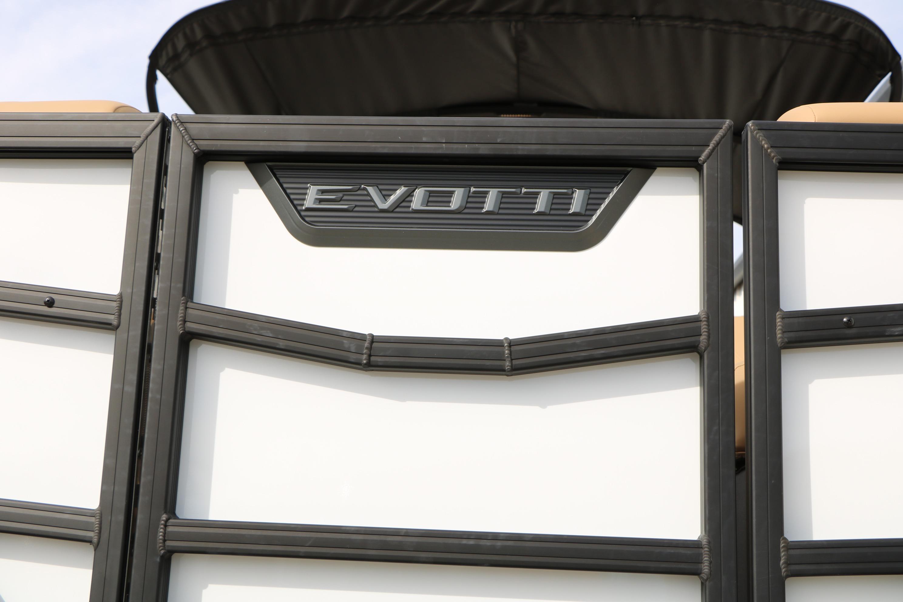 2026 Evotti 523CS boat, close-up of rear panel with logo.