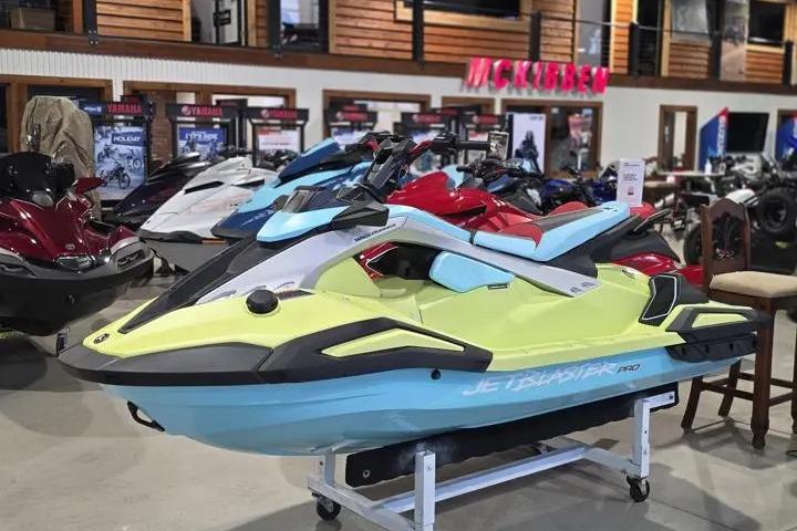 2025 Yamaha WaveRunner JetBlaster PRO 3-Up