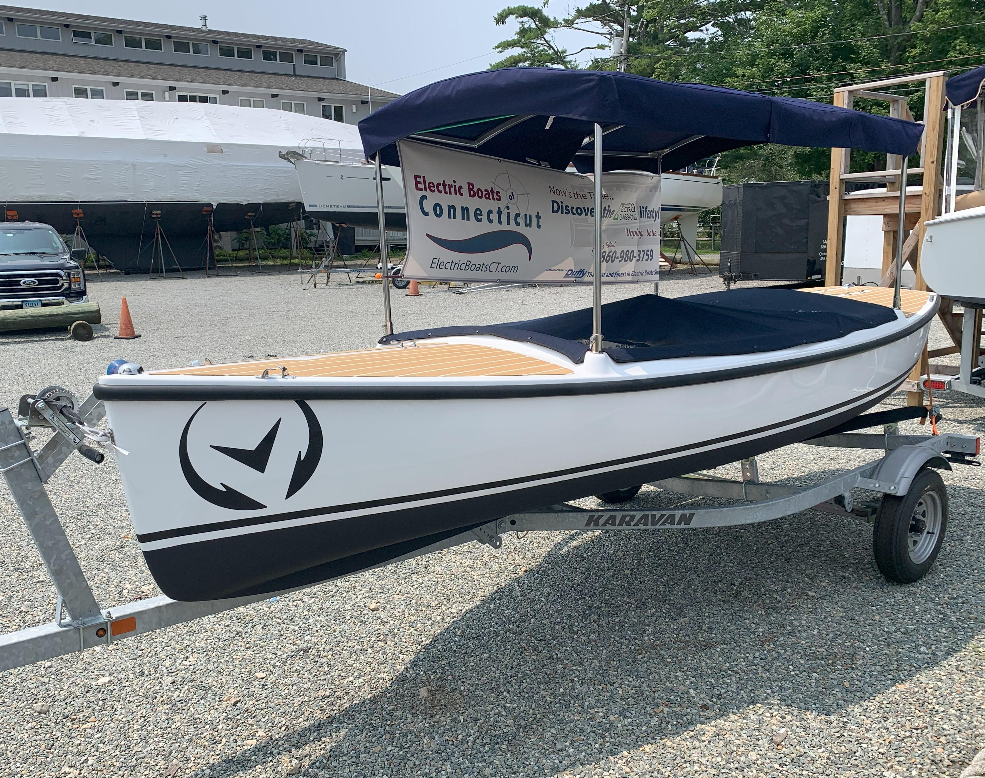 2023 Vision Marine Technologies Quietude 156