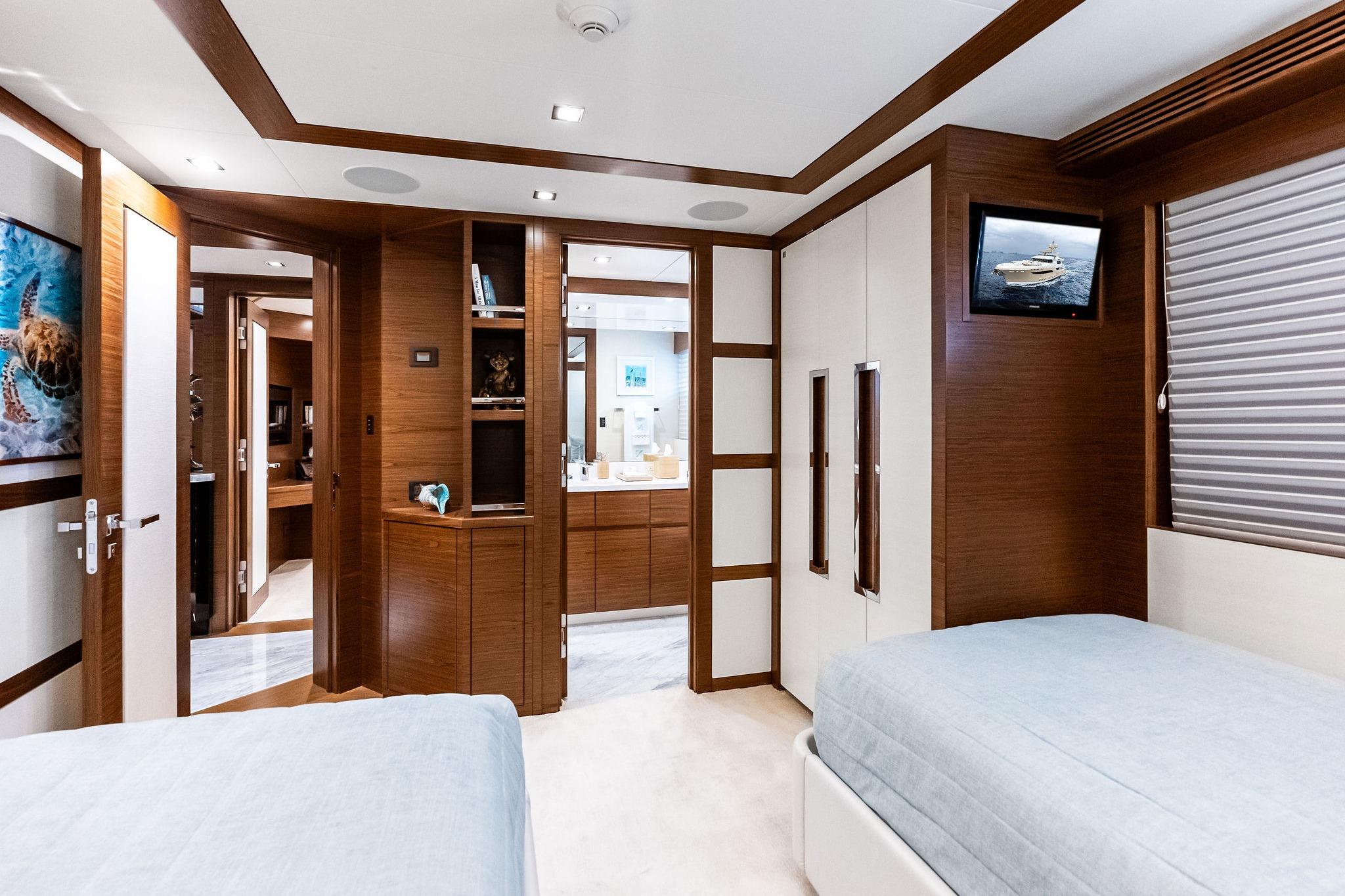 Guest twin cabin, forward view