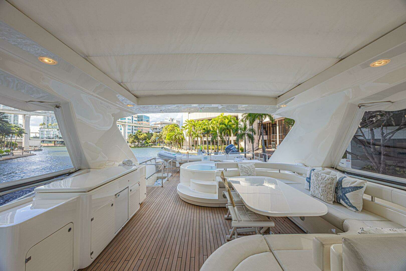2011 Ferretti Yachts 830 - Image 23
