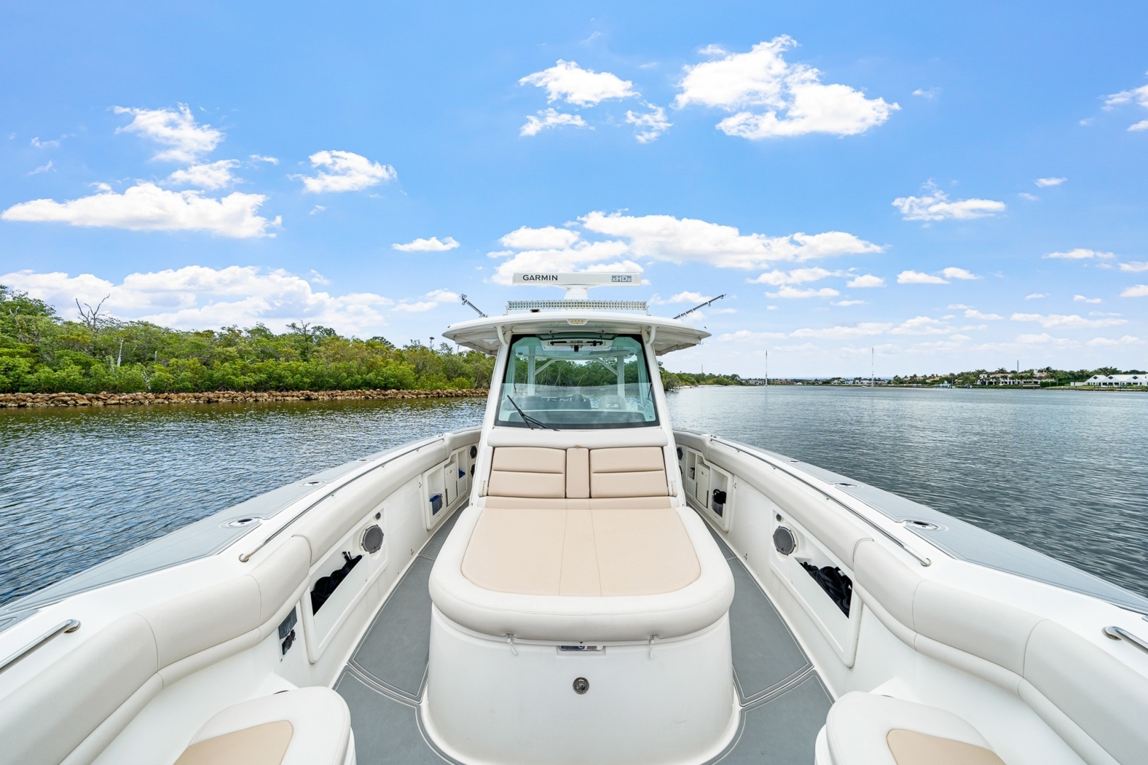 2018 Boston Whaler 380 Outrage - Image 5