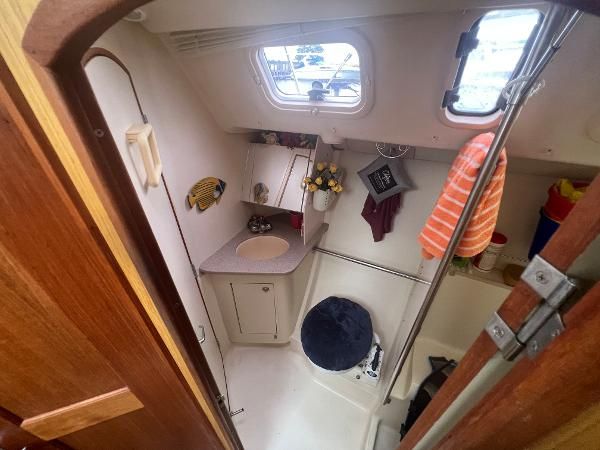 The image shows the bathroom of a 2000 Hunter 410 with a sink and shower.