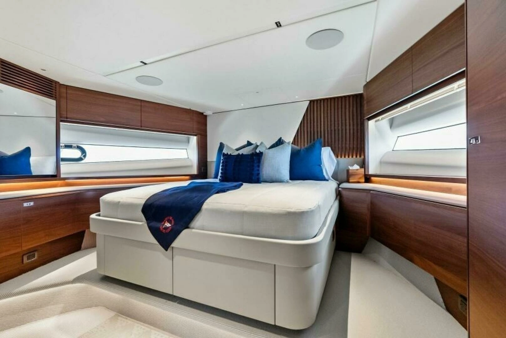 2024 Princess Y72 Motor Yacht - Image 41