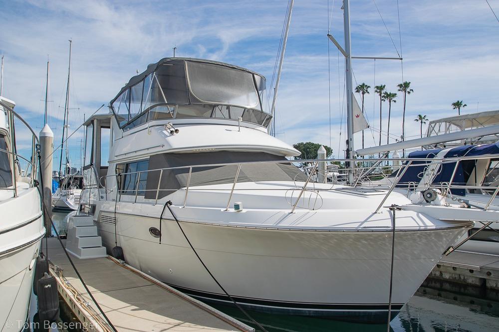 1996 Carver 370 Aft Cabin Motor Yacht