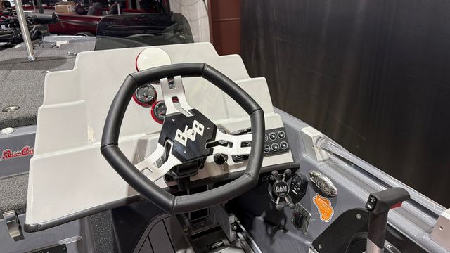2026 Bass Cat Boats Cougar FTD W/ Mercury 250 - 12