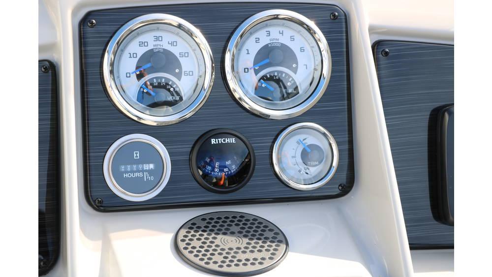2025 Sylvan Mirage 820 Party Fish Premium - 24