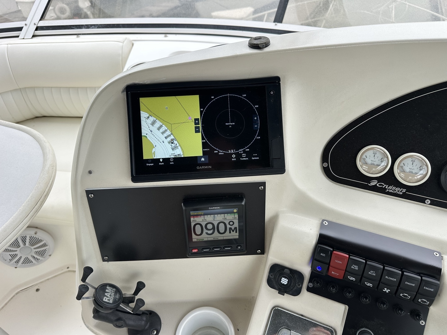 1998 Cruisers Yachts 3650 Aft Cabin - Image 22