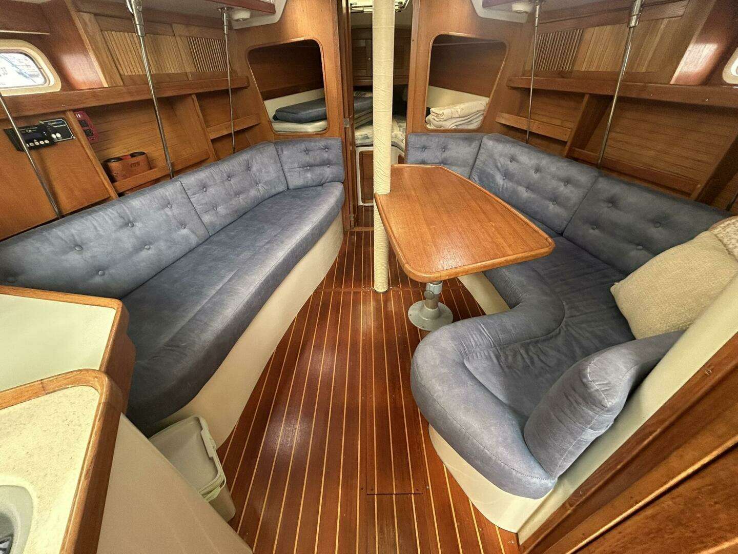 1995 Catalina 320 - Image 19