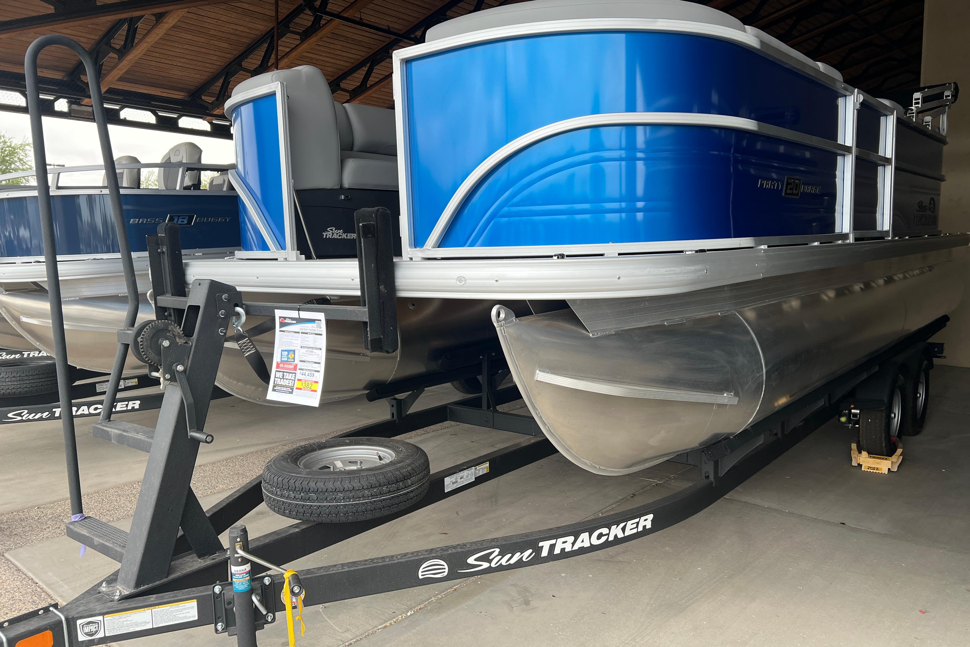 2026 Sun Tracker Party Barge 20 DLX