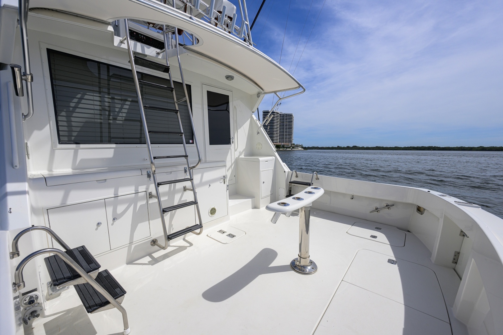 1992 Hatteras 46 Convertible - Image 21