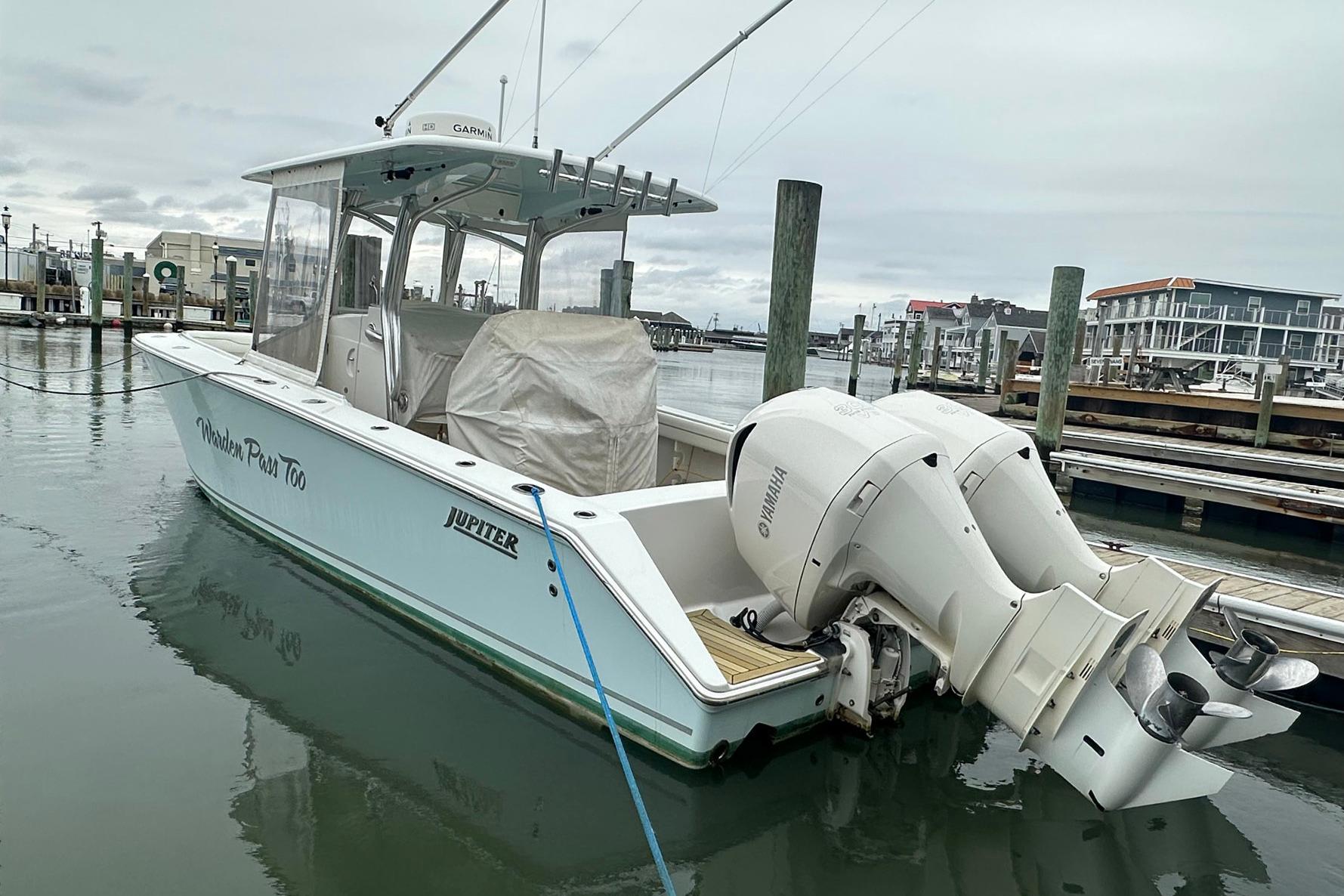 2013 Jupiter 30 Center Console