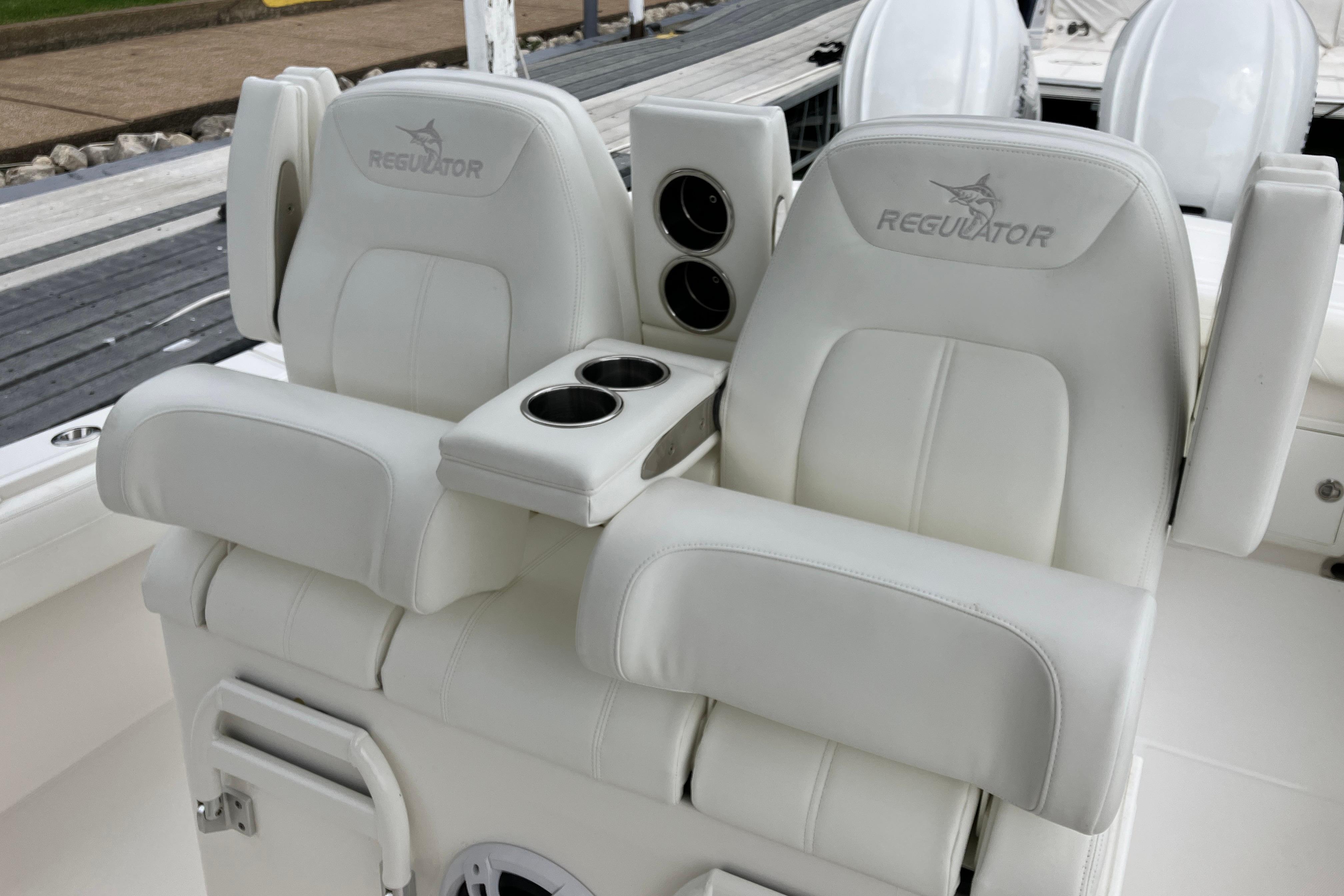 2021 Regulator 31 boat seats with cup holders, featuring white upholstery.
