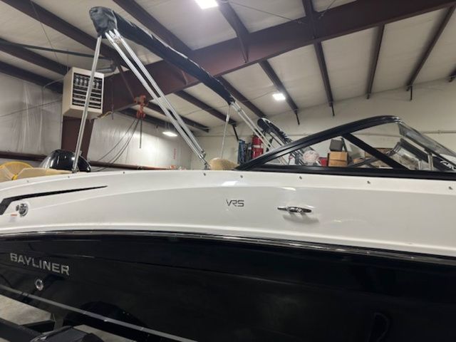 2024 Bayliner VR5 Bowrider OB - 10