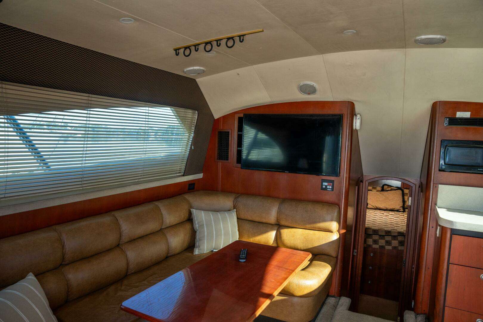 2004 Luhrs Convertible - Image 28