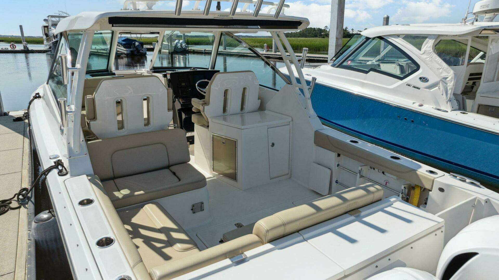 2018 Pursuit 325 DC - Image 31