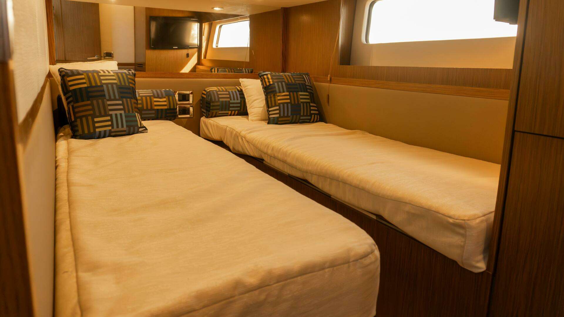 2017 Sea Ray 51 Flybridge - Image 15