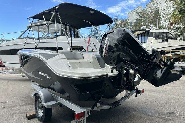 2023 Bayliner M17