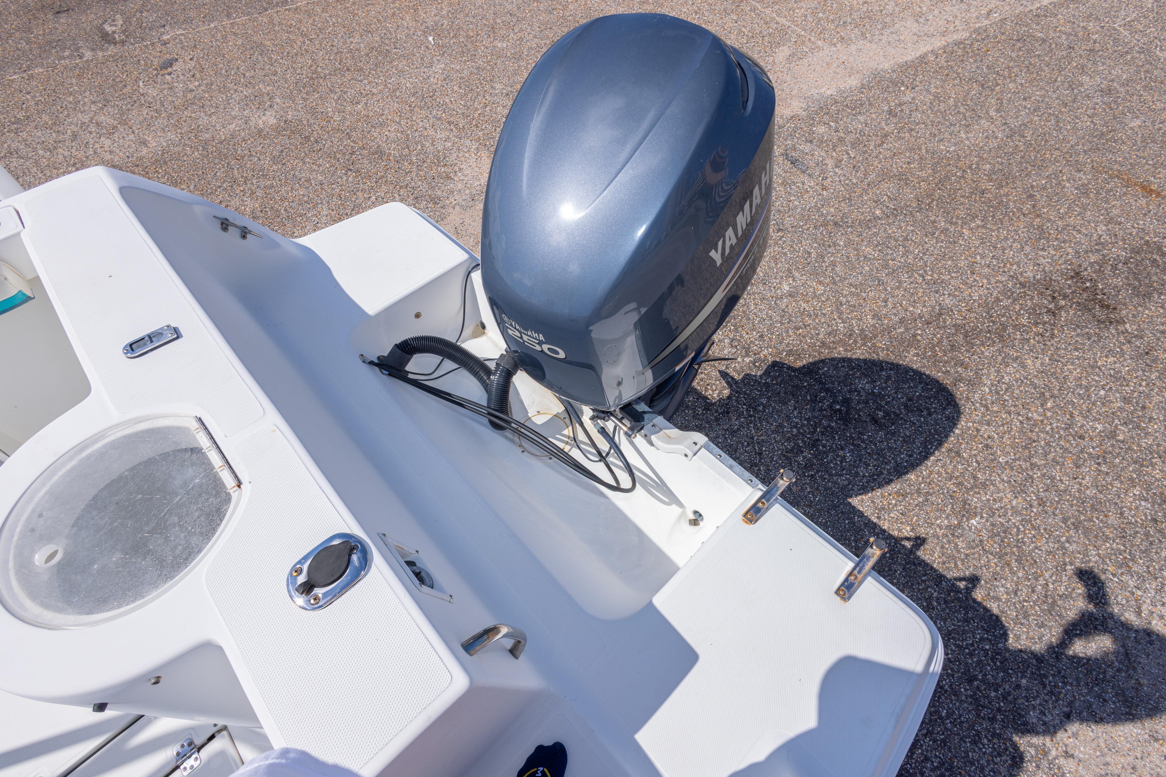 1999 Aquasport 225 Explorer boat with Yamaha outboard motor, viewed from above.