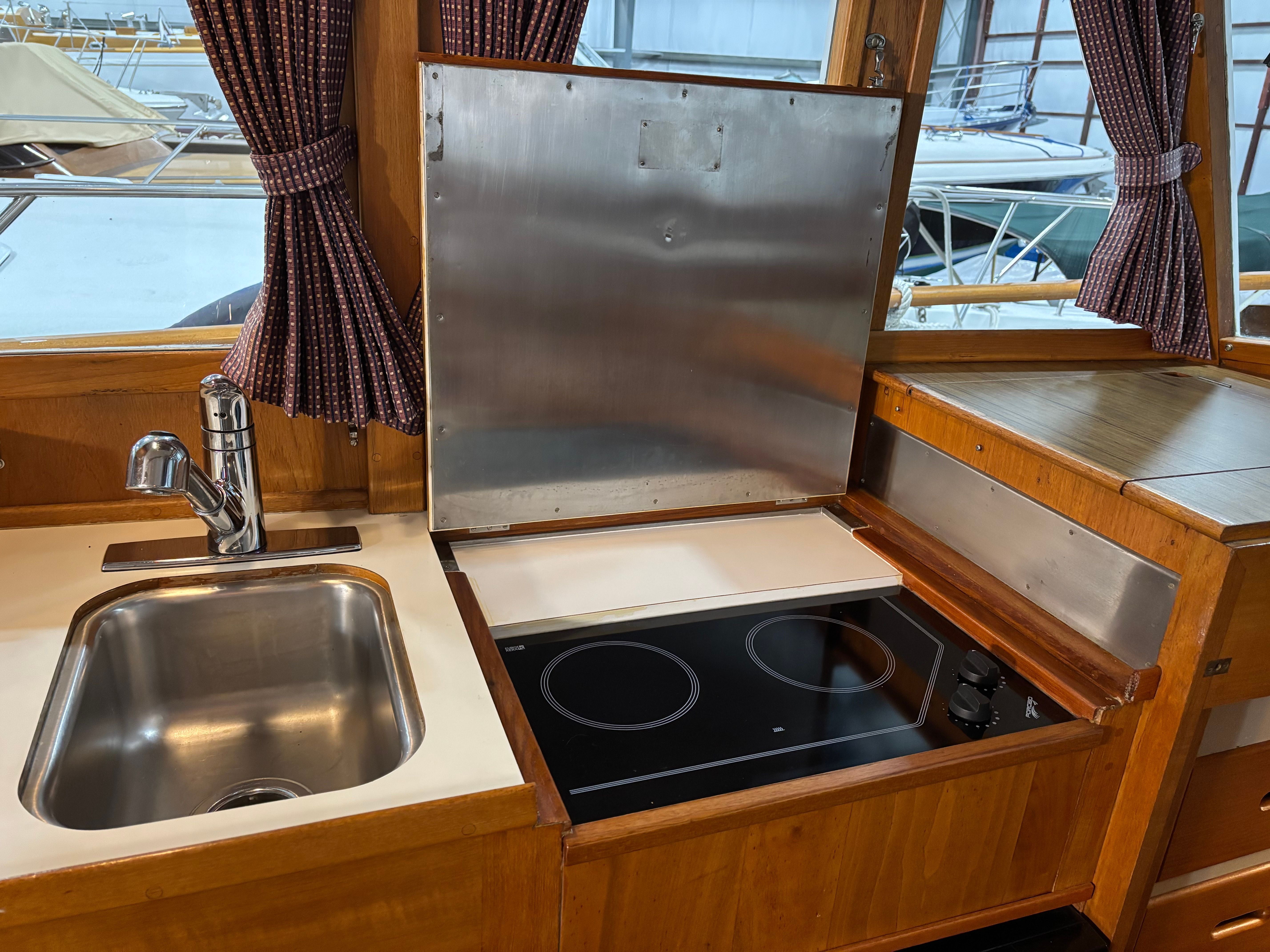 1983 Grand Banks 36 Classic - 22