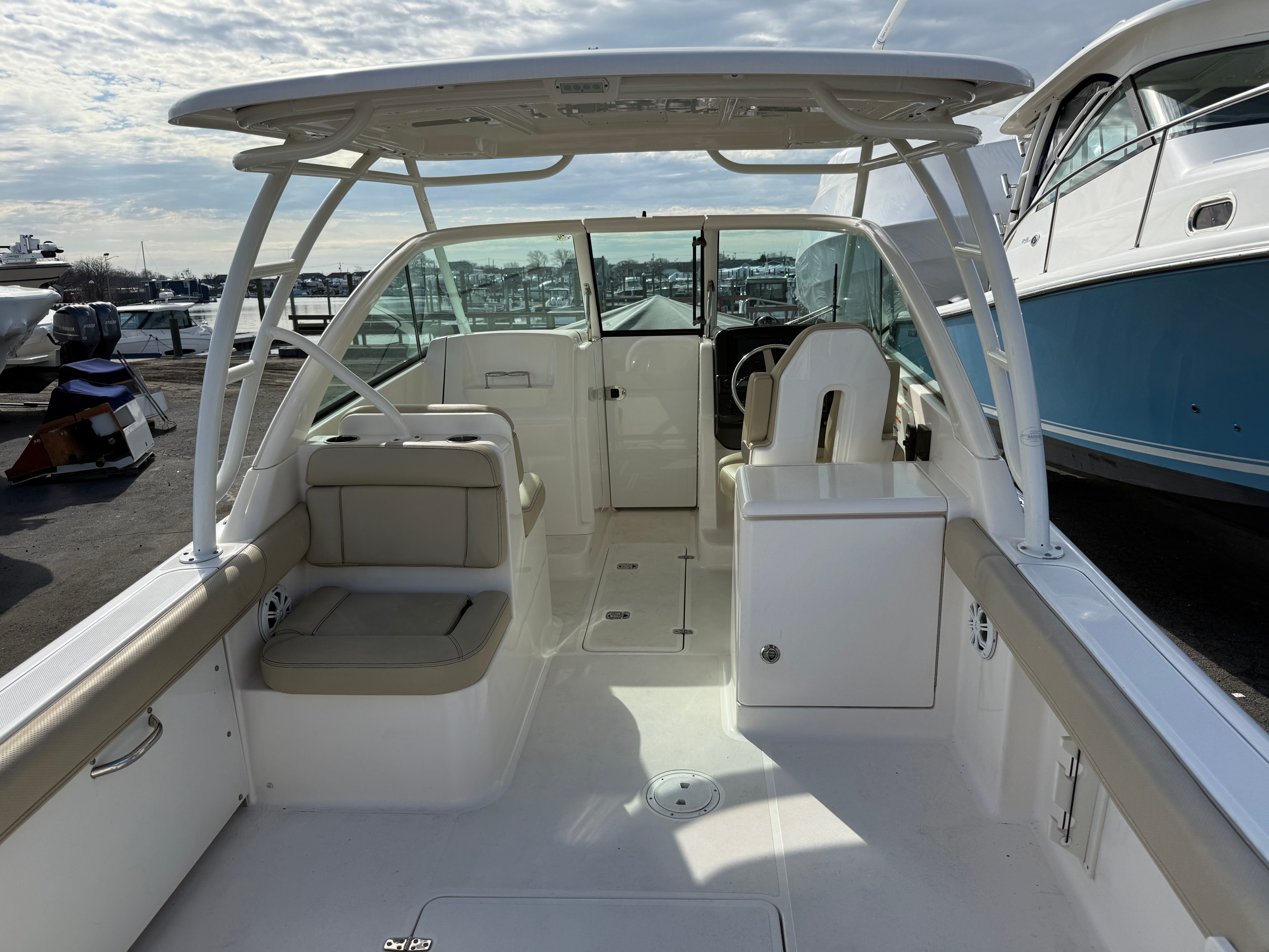 2017 Pursuit DC 265 Dual Console - 10