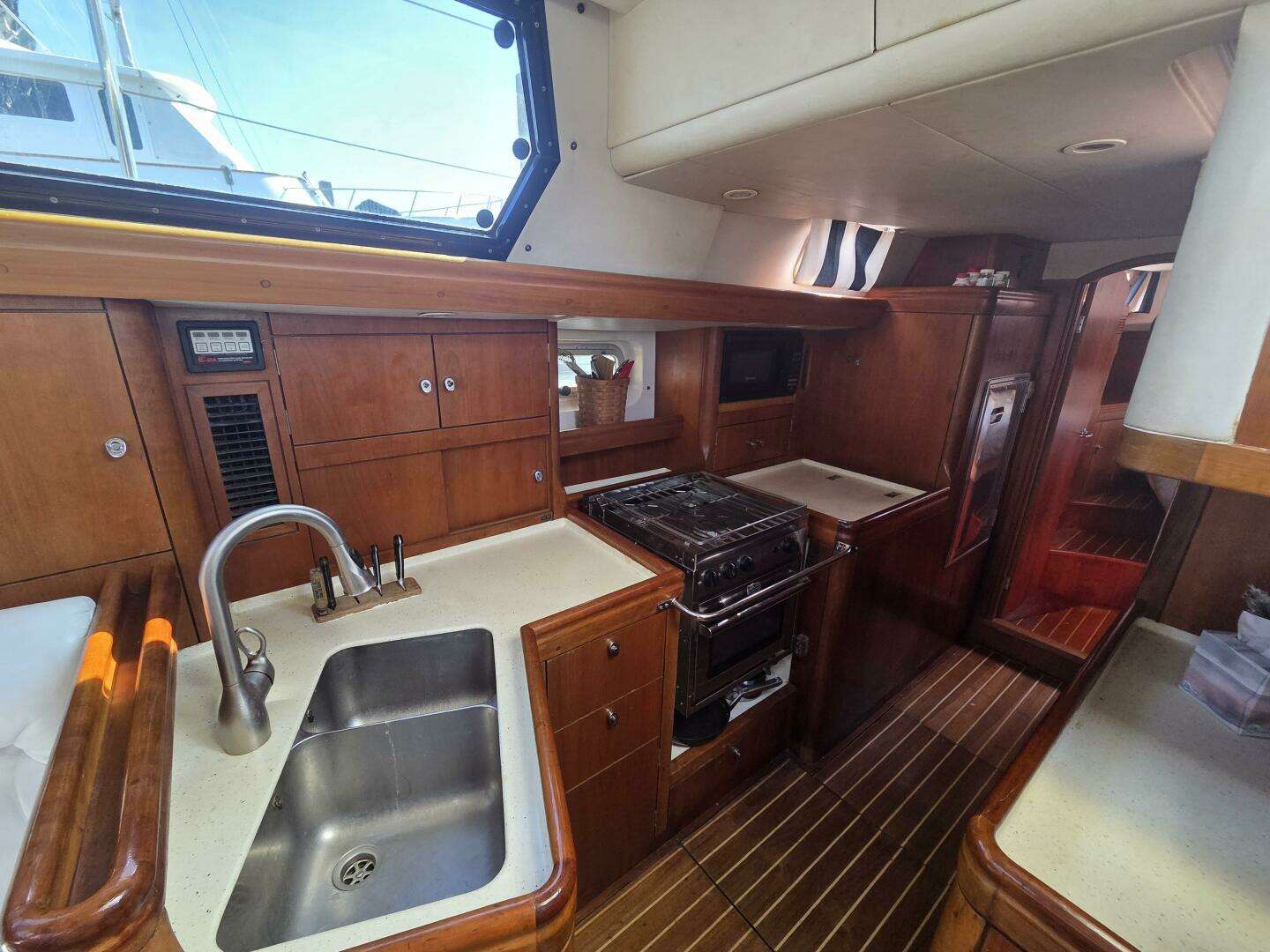 1998 Oyster 485 - Image 15