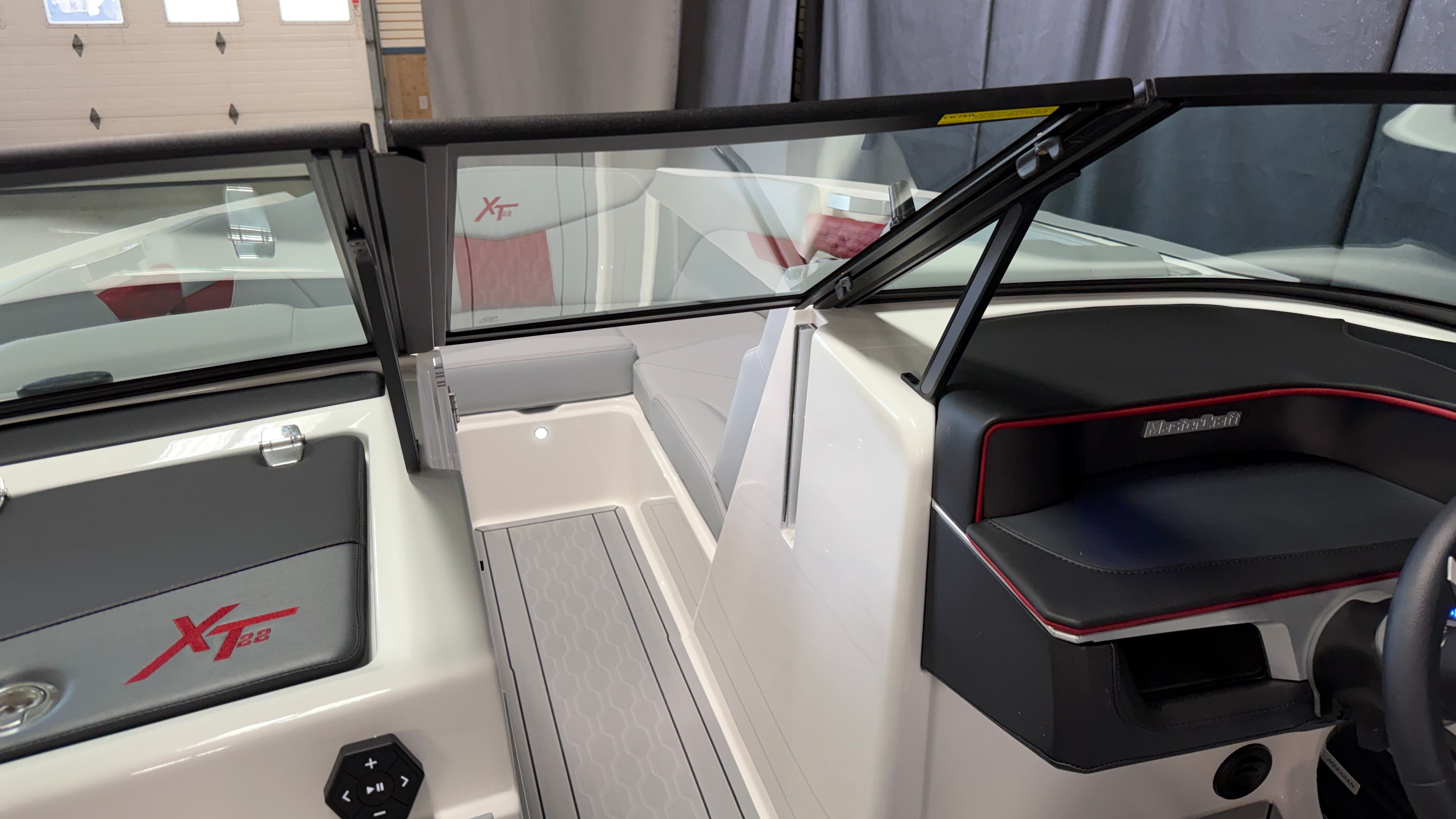 2026 MasterCraft XT22 - 91