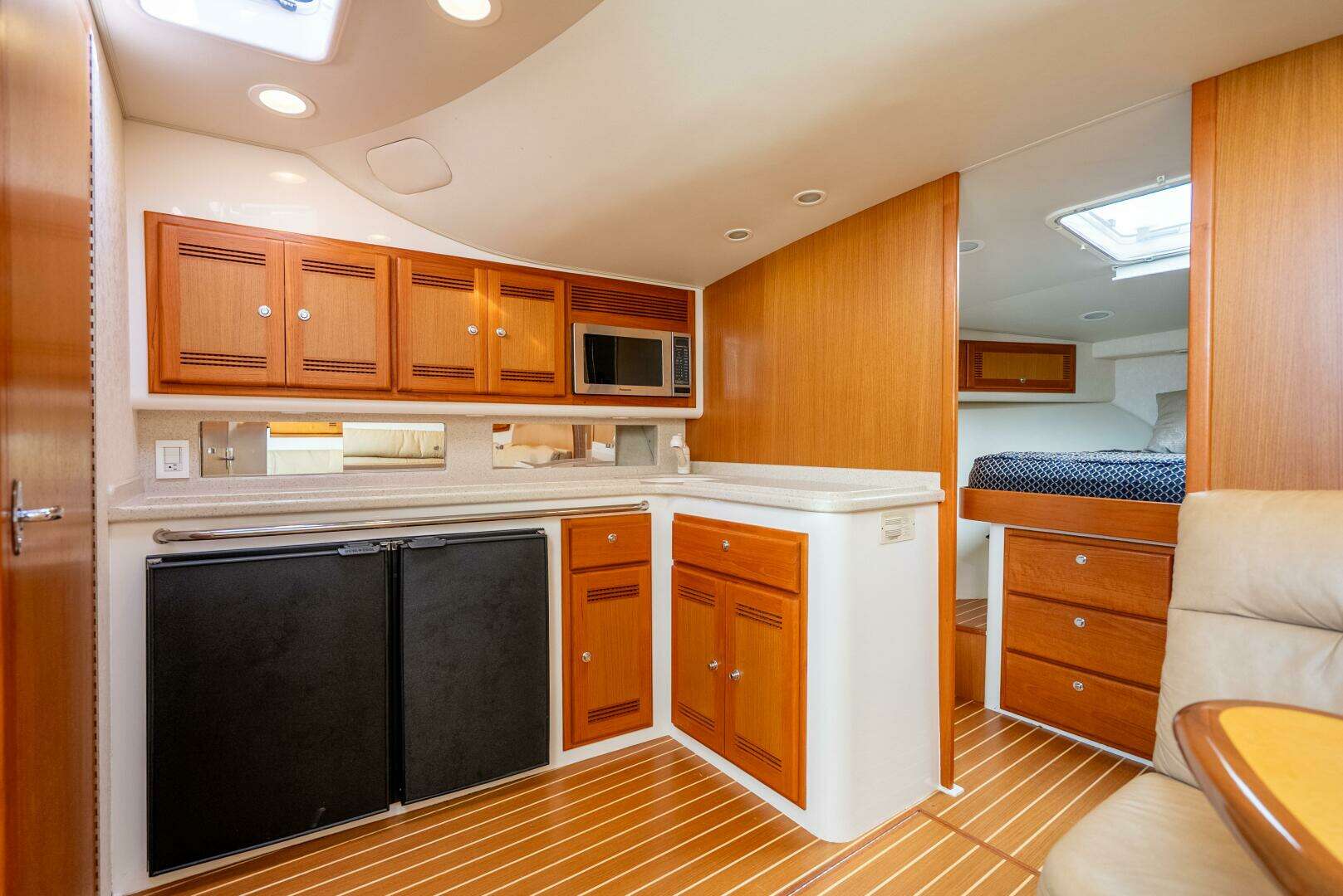 2007 Cabo 40 Express - Image 20