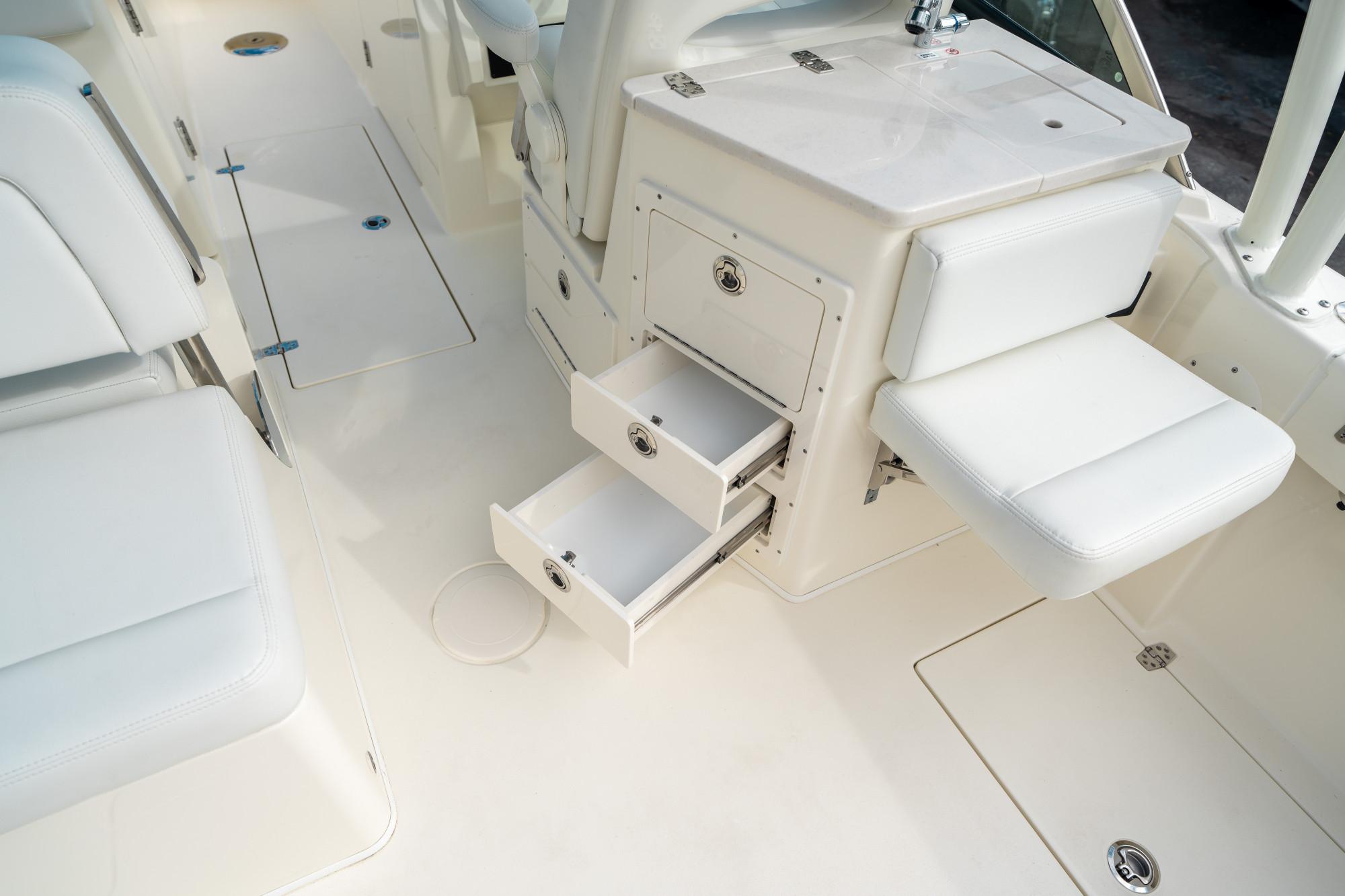 2025 Cobia 240 Dual Console - 19