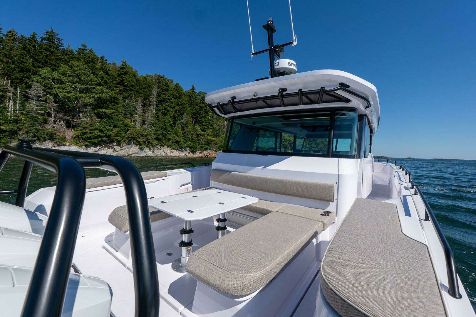2025 Axopar Cross Cabin - Image 32