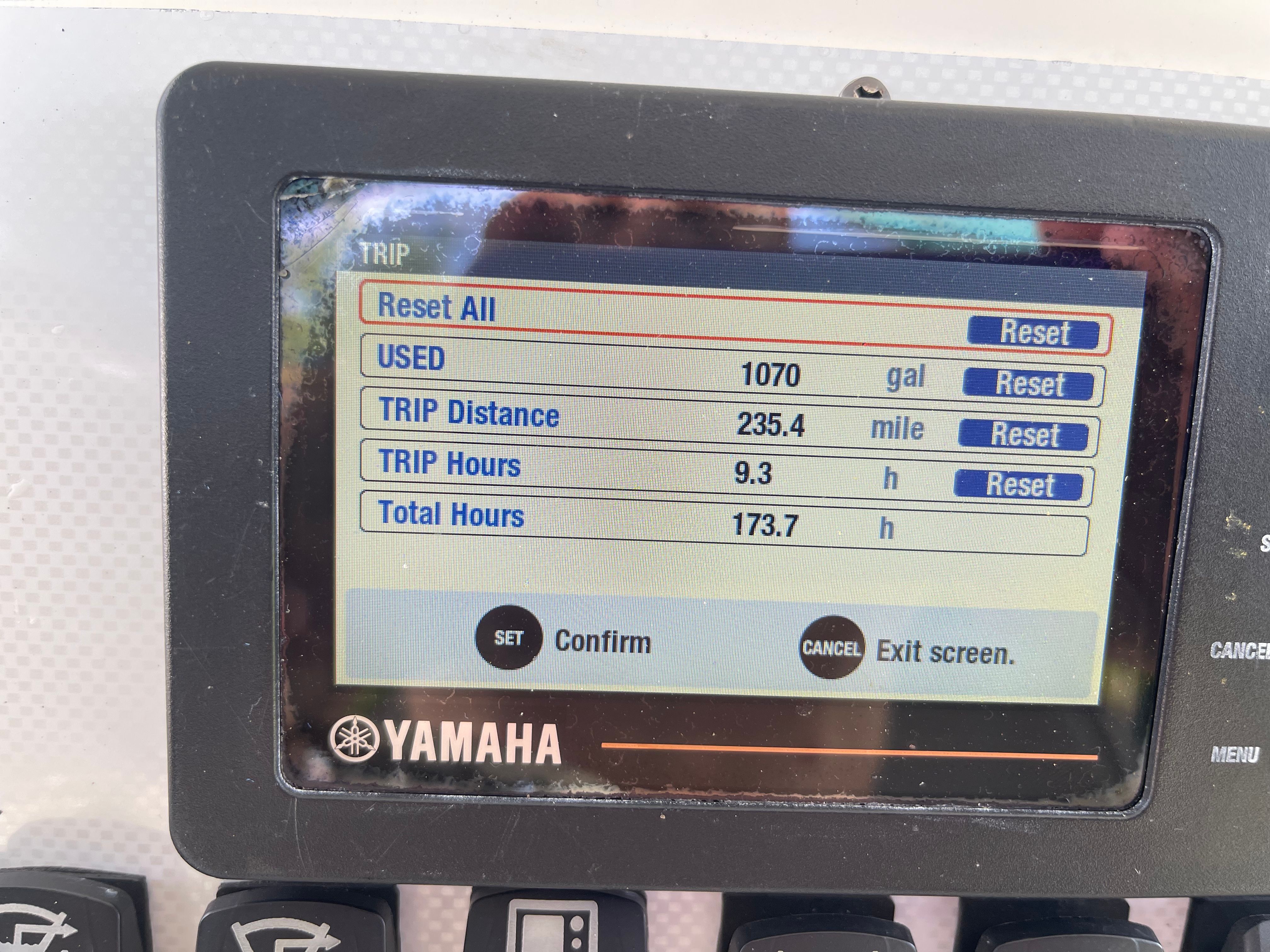 A Yamaha display shows fuel usage and operating hours.