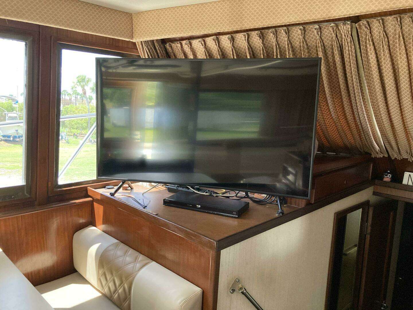 1985 Hatteras Sport Fish - Image 29