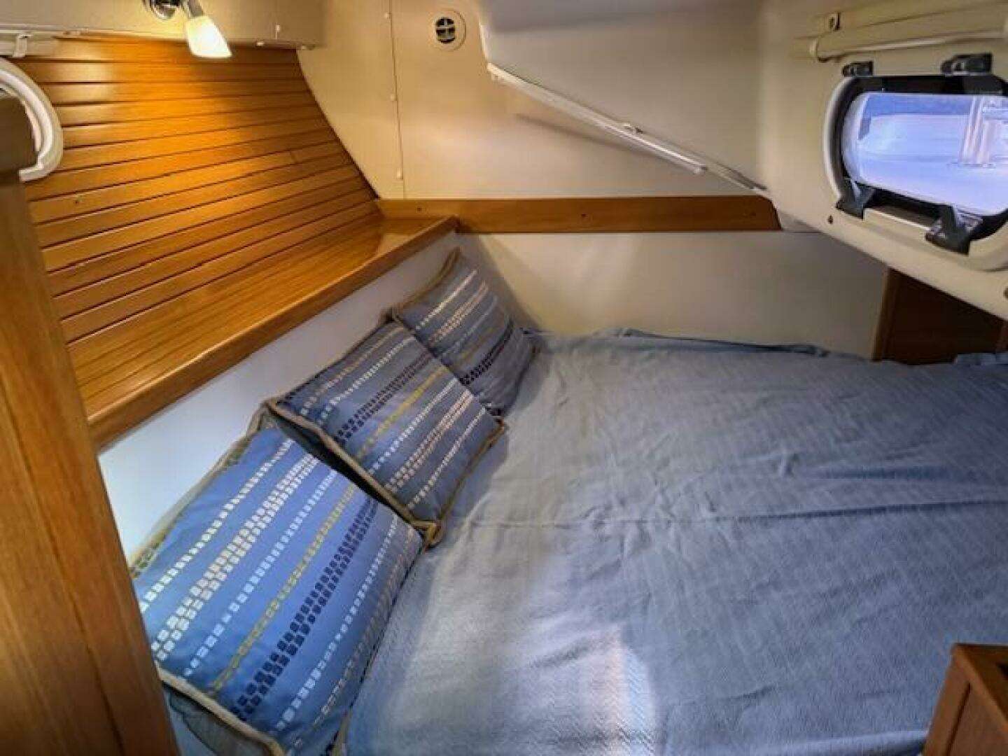 2012 Catalina 355 - Image 52