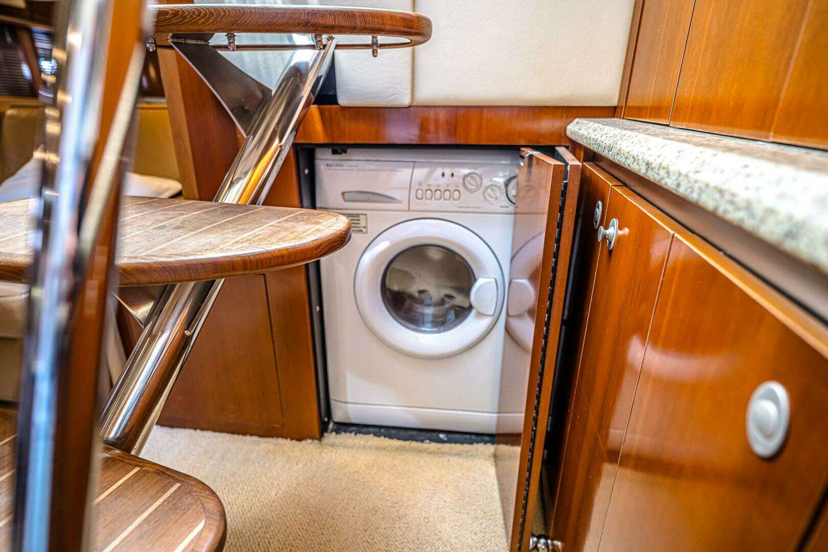 2005 Sea Ray 500 Sundancer - Image 29